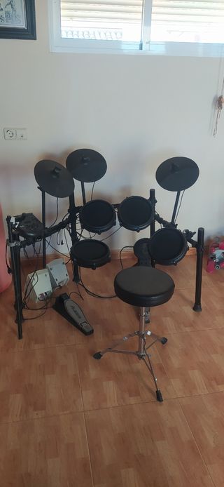 Batería eléctrica Alesis Nitro Kit Completa.