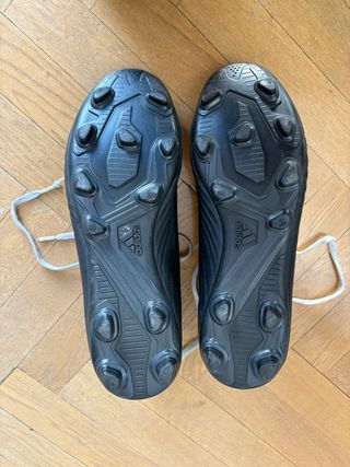 Botas fútbol Adidas Predator. Zapatillas