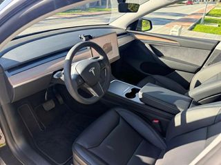 Tesla Model Y 2025 - 3800 kms