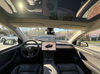 Tesla Model Y 2025 - 3800 kms