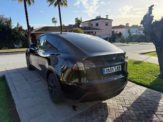 Tesla Model Y 2025 - 3800 kms