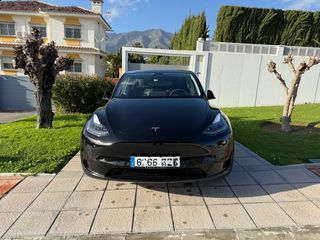 Tesla Model Y 2025 - 3800 kms