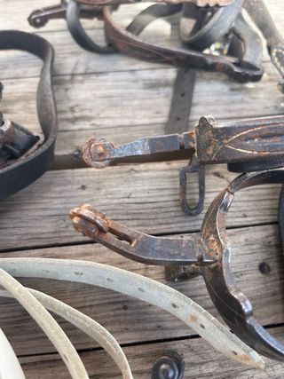 Espuelas Vaqueras de Cuero y Metal