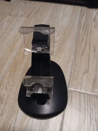 Play Station 4 ,2 Joystick,3 giochi e caricatore