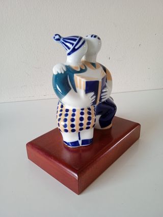 Figura de Sargadelos: pareja leyendo