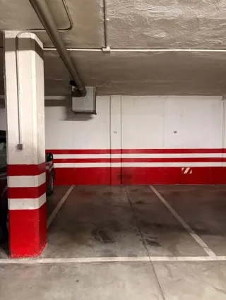 Plaza de garaje para coche grande