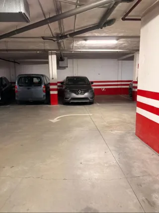 Plaza de garaje para coche grande