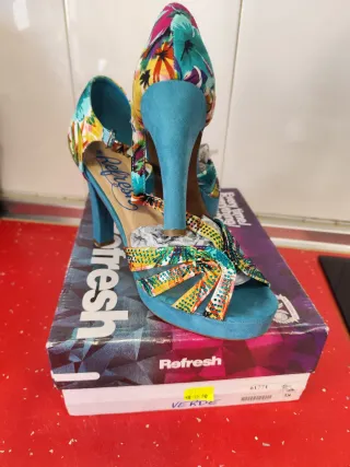 Vendo zapatos de tacón verde azulado