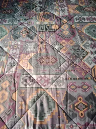 Colcha de cama de 90 está nueva