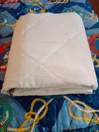 Colcha de cama de 90 está nueva