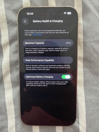 iPhone 14 Pro de 128 GB en color dorado