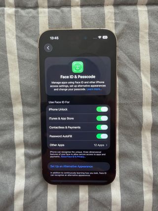 iPhone 14 Pro de 128 GB en color dorado