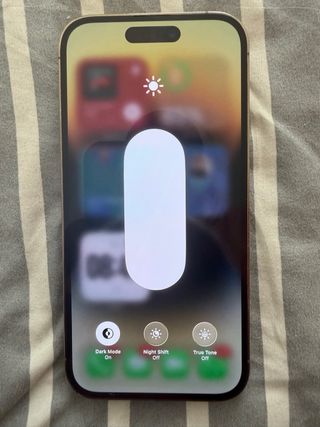 iPhone 14 Pro de 128 GB en color dorado