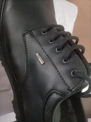 Zapatos negros Goretex.