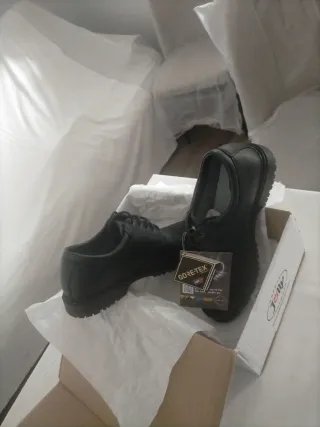 Zapatos negros Goretex.