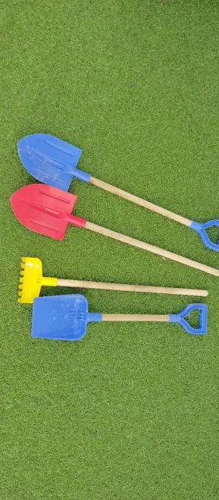 Conjunto infantil palas y rastrillo playa o jardin