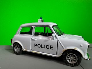 Mini Cooper 1300 Policía a escala