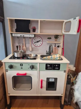 Cucina in legno per bambini con accessori