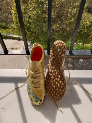 Botas de fútbol multitacos