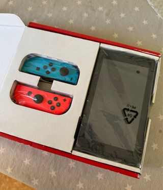 Nintendo Switch con juego Mario Odissey