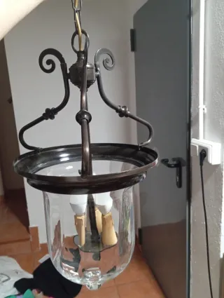 Lámpara de vidrio y metal