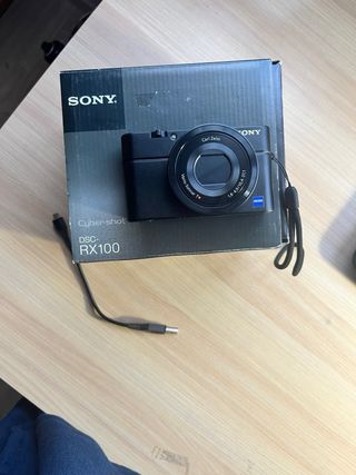 Cámara compacta Sony DSC-RX100