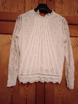 Camisa mujer distintiva y elegante.