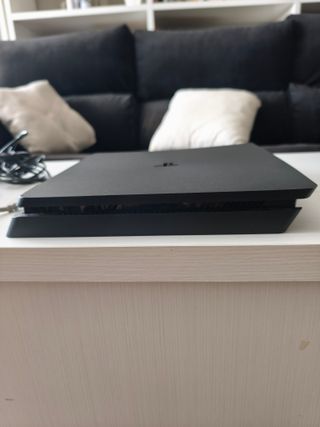 PS4 Slim + 13 juegos + mando + accesorios