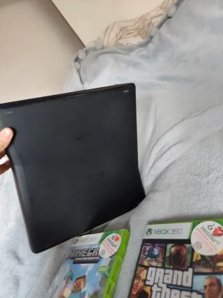 Xbox 360 Slim + 9 juegos + mando