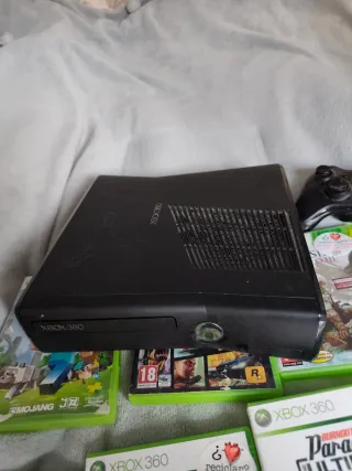 Xbox 360 Slim + 9 juegos + mando