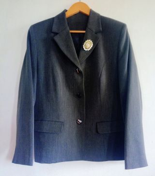 Traje falda y chaqueta gris talla 48