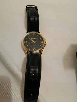 Reloj Diamond Cuero Negro y Dorado