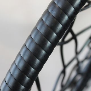 Sedia Sospesa in Wicker Nero con Struttura Acciaio