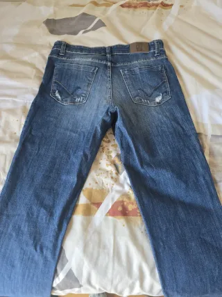 Pantalón tejano hombre desgastado