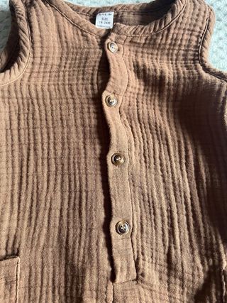 Jardineira Shein menino castanha