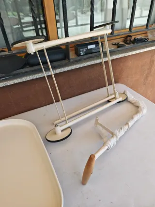 Mesa auxiliar móvil con ruedas