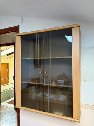 Vitrina madera cristal ahumado