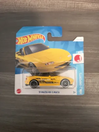Hot Wheels 91 Mazda MX-5 Miata Amarillo