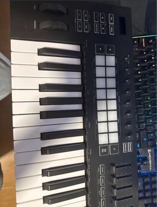 Novation Launchkey 61 Teclado Controlador MIDI