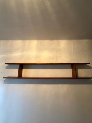 Estantería de pared de madera