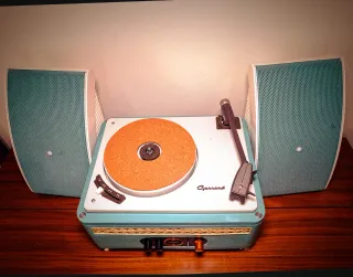 Tocadiscos Garrard Maleta Renovado con bluetooth de Segunda mano