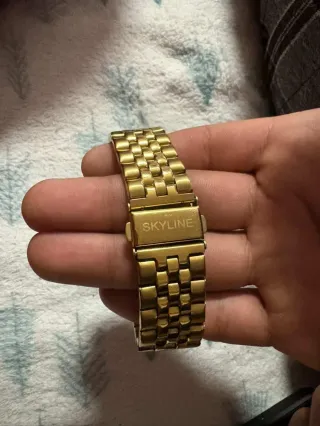 Reloj Skyline Dorado y Negro