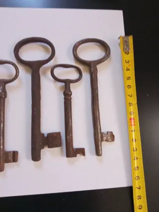 7 llaves antiguas de metal