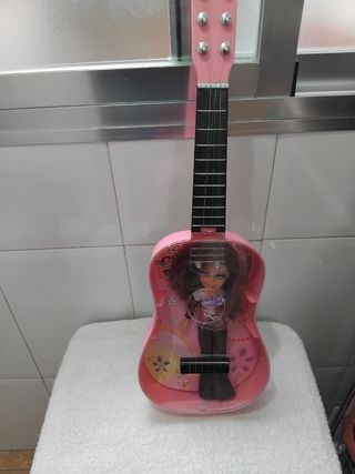 Guitarra rosa con muñeca Bratz