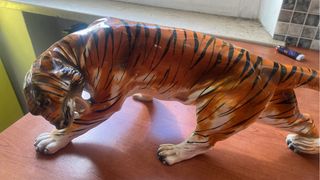 Tigre di porcellana decorativo