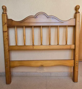 Cabecero de pino rústico