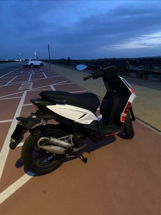 Aprilia SR 50 Motard 2T Scooter