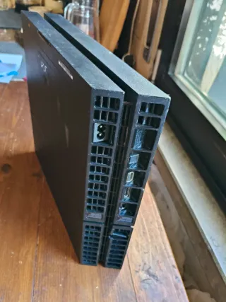 PS4 Fat 1TB Ultimate Player Edition