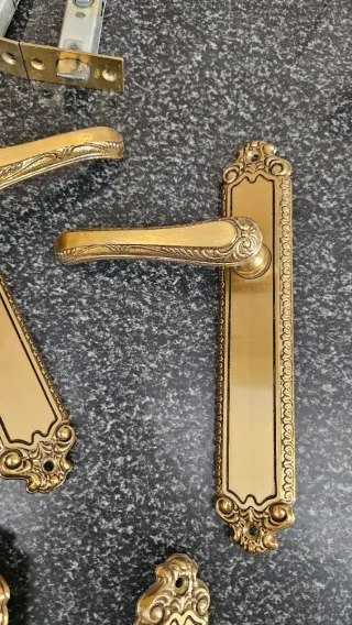 Manillas doradas para 5 puertas