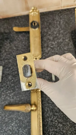 Manillas doradas para 5 puertas